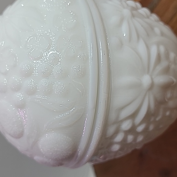 Vintage Avon Flower Milk Glass Pedestal Dish Lidded - Picture 3 of 5